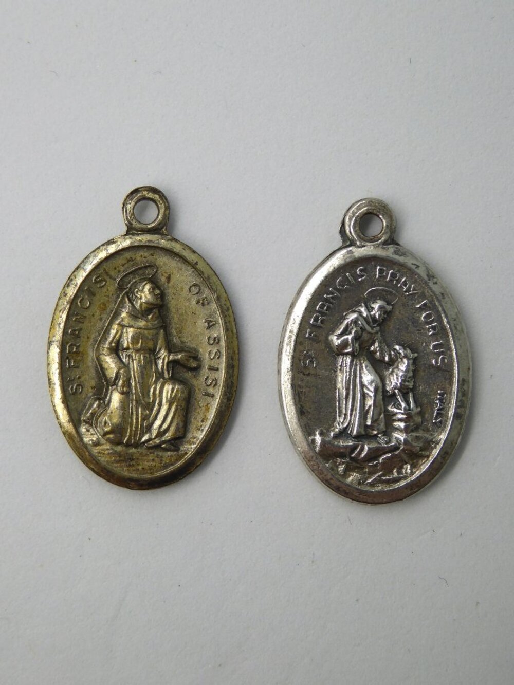 VINTAGE ITALY 1” ST FRANCIS & ANTHONY CHRISTIAN RELIGIOUS MEDAL PENDANT CHARM